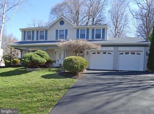 635 Sweetwater Dr, Feasterville, PA 19053