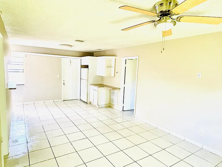 1445 SW 33rd St — Photo 3