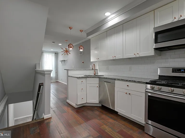 16 N Bradford St — Photo 11