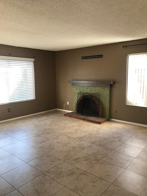 Living Room with fireplace