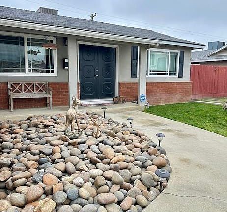 3rd image of 125 W Deodar Dr