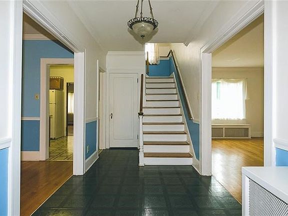 4th image of 128 E Englewood Ave