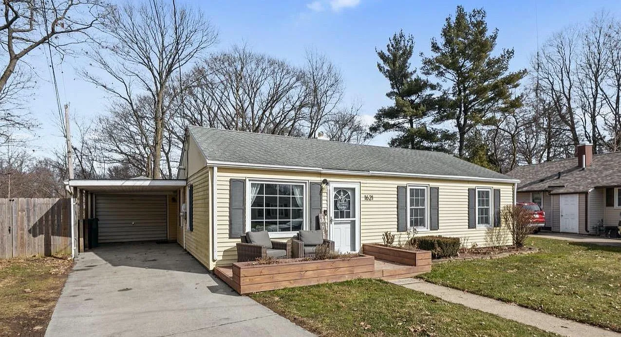 1621 Stone Lake Dr photo 1