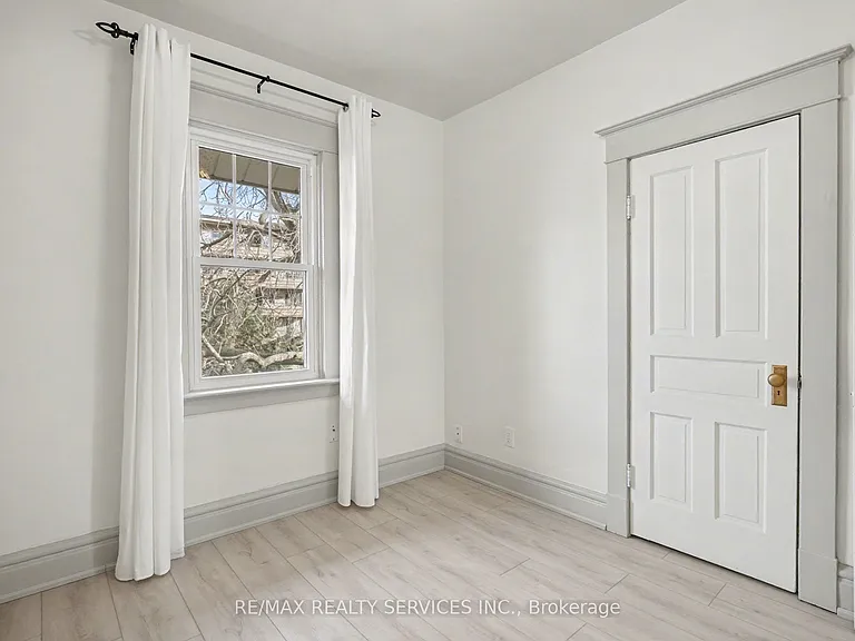 39 Fielden Ave — Photo 16