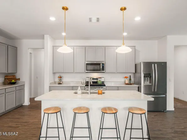 8796 E Stone Meadow Cir, Tucson, AZ 85730