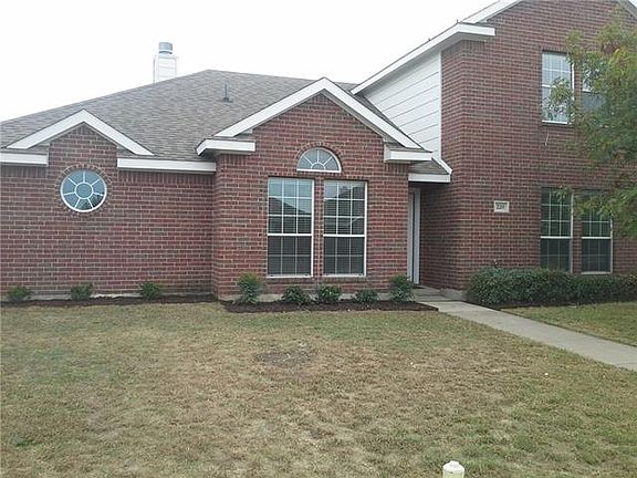 2nd image of 220 Shady Oaks Ln