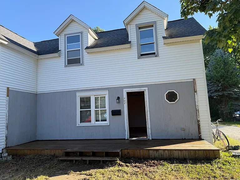 702 Monroe St — Photo 1