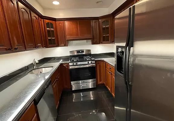 3rd image of 55 W 70th St APT 2