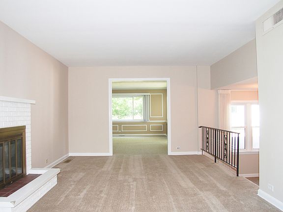 5th image of 927 Western Ave