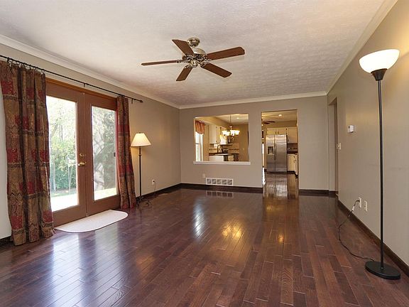 5th image of 6420 Woodridge Ct