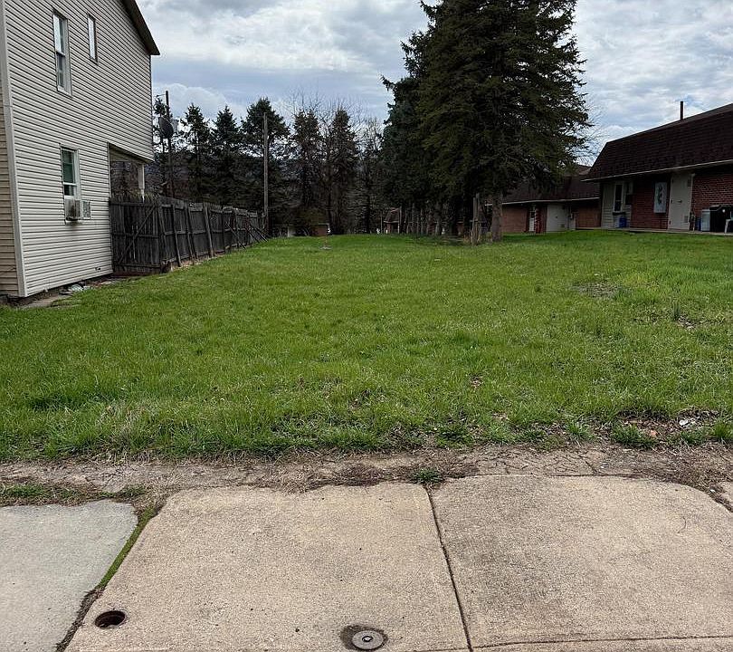 2nd image of 122 Chestnut St