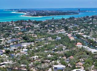 755 Edgemere Ln, Sarasota, FL 34242