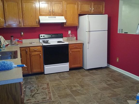 4th image of 110 Robert Ct #B