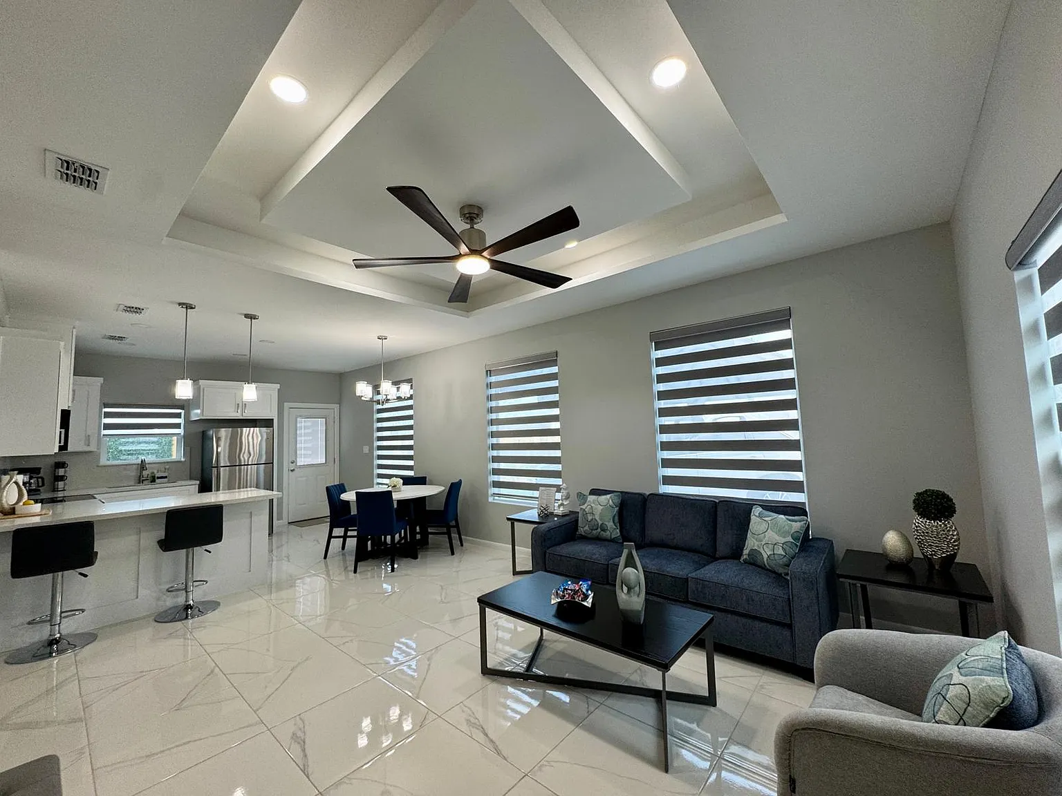 2 bed, 1000 sqft, $1,950 — Photo 2