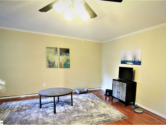 4th image of 204 Gardenia Dr
