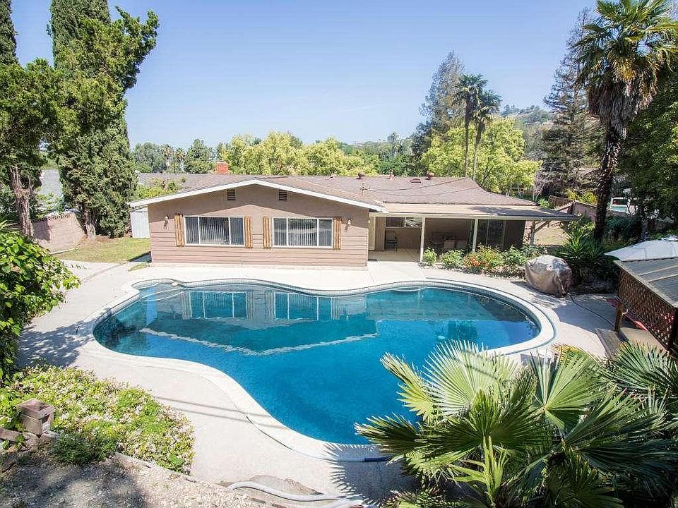 1st image of 2058 Hood Dr