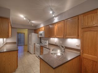 500 Parkview Ter #204, Buffalo Grove, IL 60089