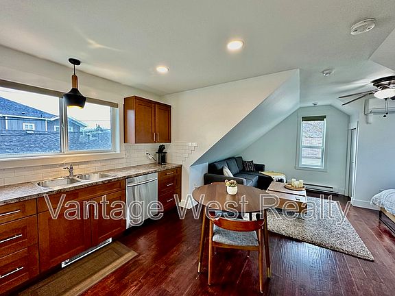 3rd image of 787CARRIAG E Cadder Ave