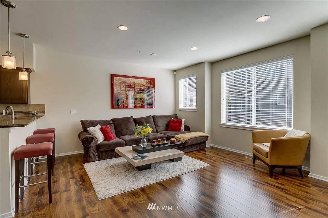3 bed, 1856 sqft, $3,150 — Photo 3