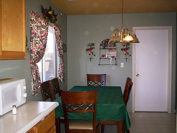 Kitchen/Dining Combo