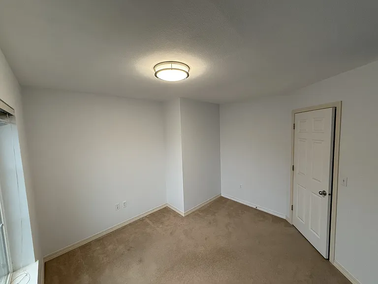 3382 S 283rd Ln — Photo 5
