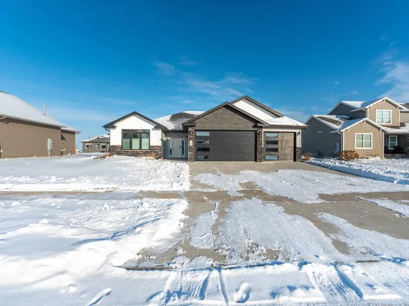 1052 50th Ave W, West Fargo, ND 58078