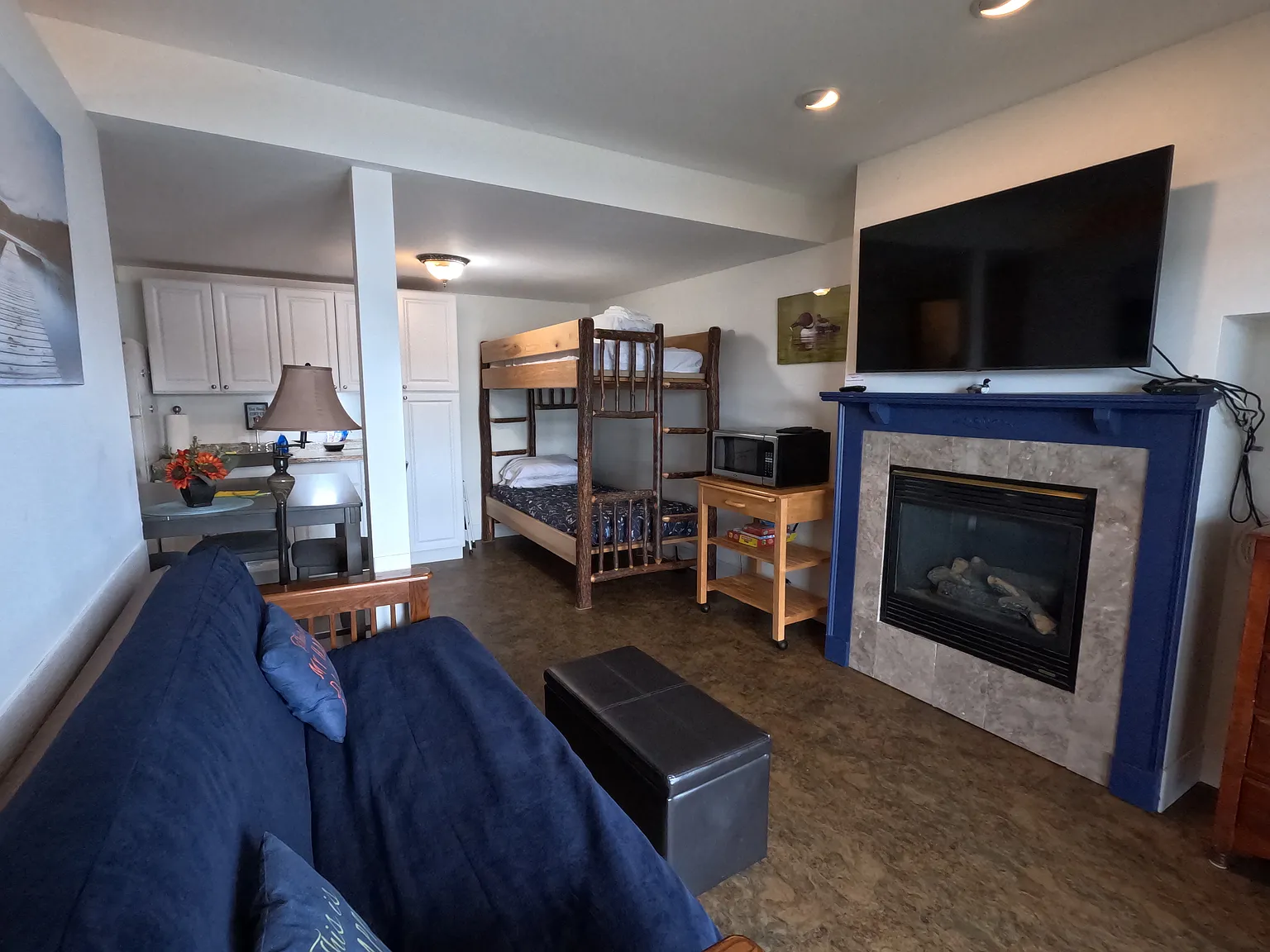 885 Laconia Rd — Photo 1