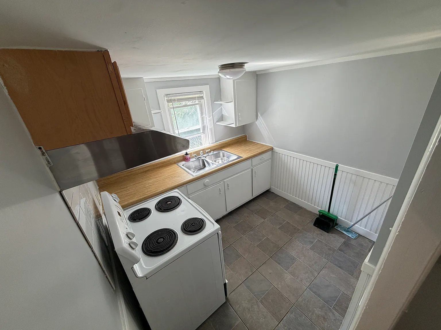 2 bed, 900 sqft, $1,600 — Photo 2