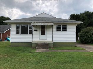 1110 Gallatin St, Ravenswood, WV 26164