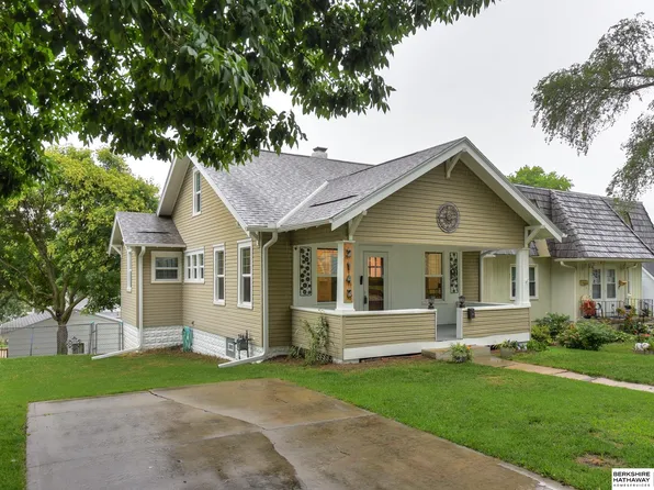 2142 S 35th St, Omaha, NE 68105