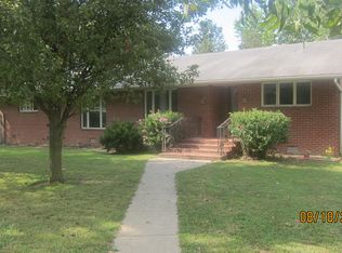 415 E Bond St, Benton, IL 62812