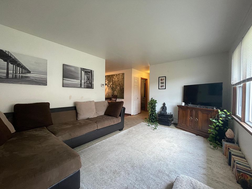 1st image of 2-346 18th Ave NE #2