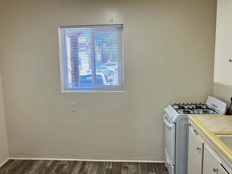 1913 Gold Ave SE #1 — Photo 12