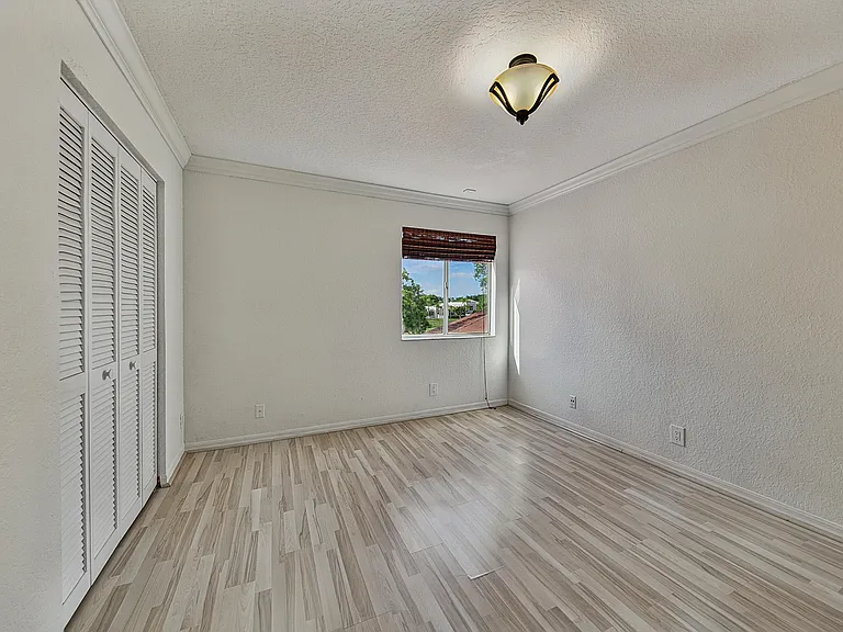 4583 NW 7th Pl — Photo 35