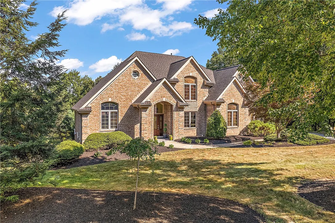 600 Victoria Ln photo 1
