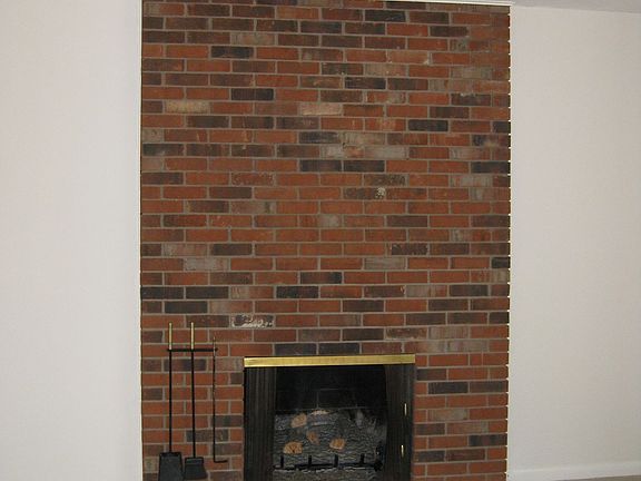 2 fireplaces-up and down