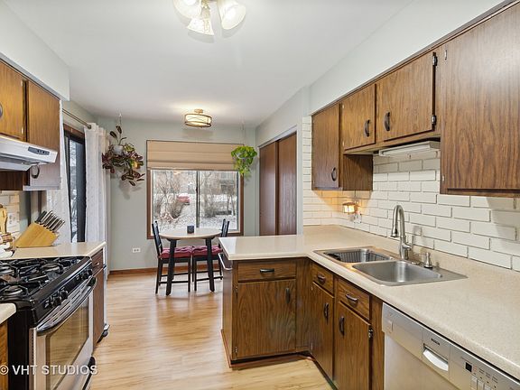 4th image of 811 Cross Creek Ct APT A