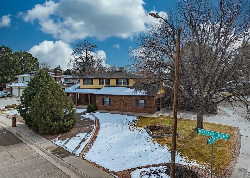 1st image of 12 Queensbridge Dr