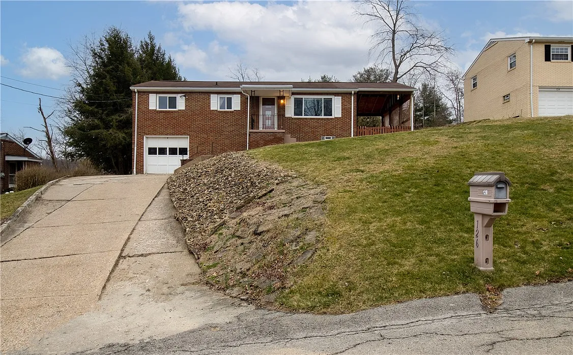 126 Clover Dr photo 1