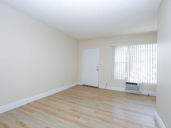 3rd image of 142 S Princeton Ave APT 4