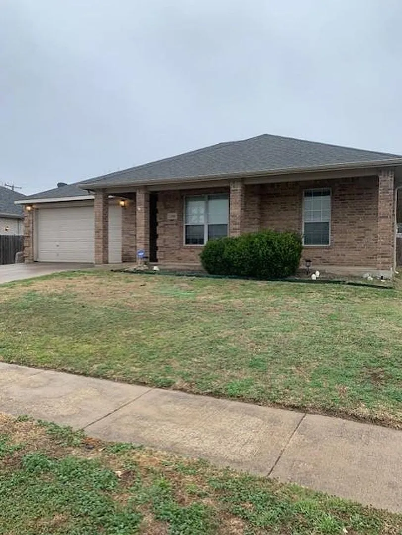 Coming Soon--Great 3 Bedroom 2 Bathroom Home In Prime Location — Photo 1