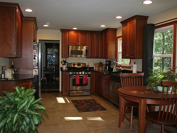 2nd image of 72 Longwood Dr