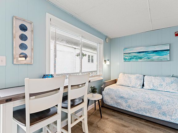 5th image of 44 E Grand Ave #463