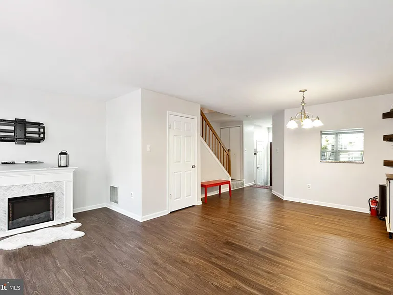 9525 Clocktower Ln — Photo 7