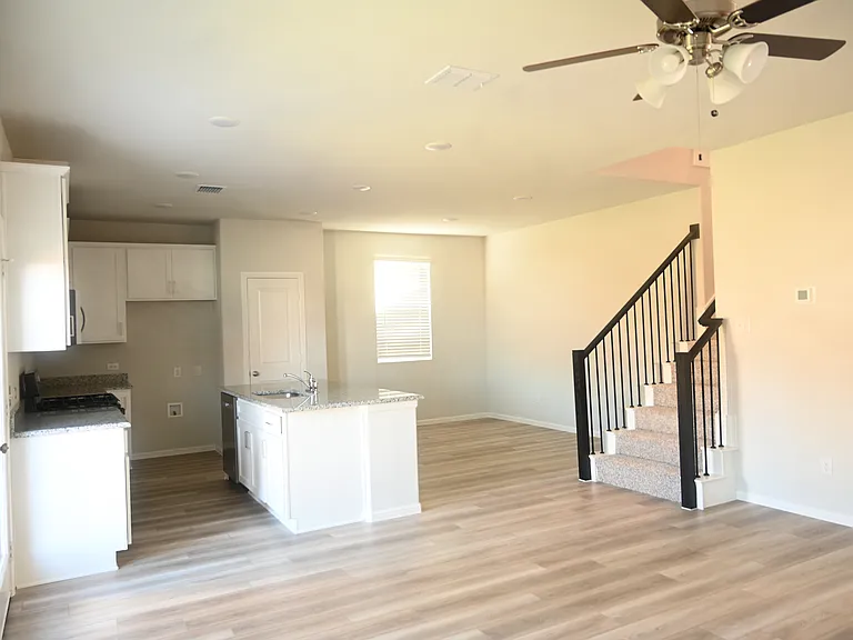 1012 Portina Dr — Photo 5