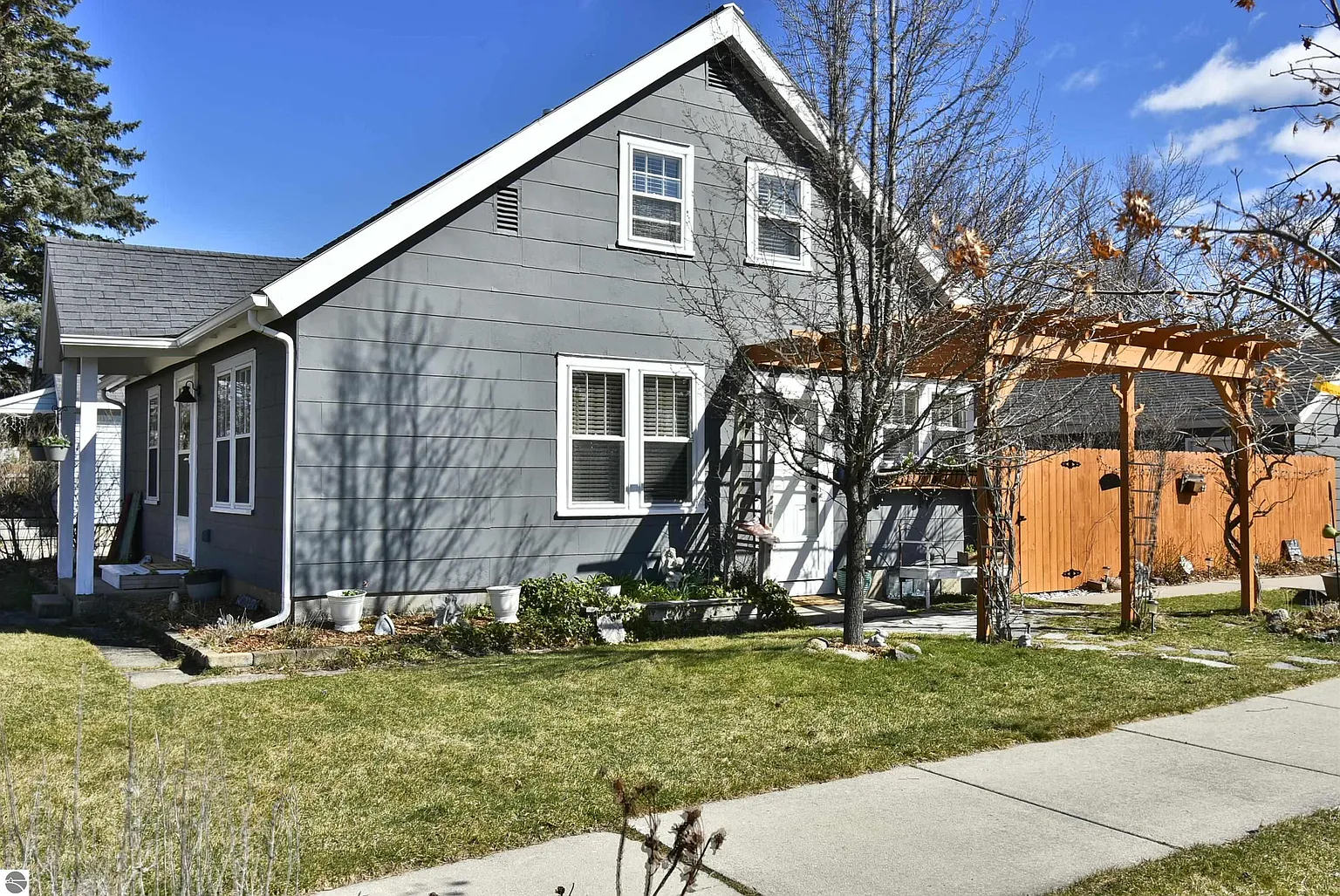 220 W 13th St photo 1