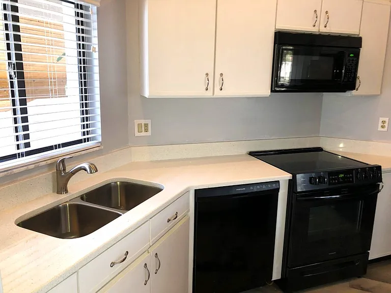 4801 Casablanca Cir — Photo 14