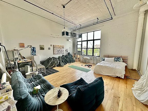 5th image of 255 McKibbin St #518