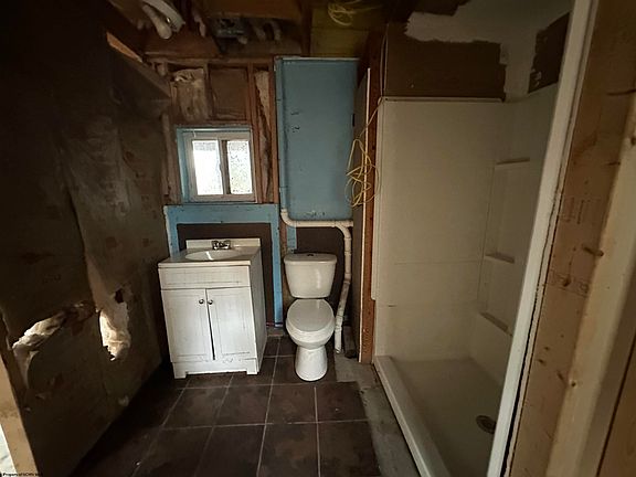 14th image of 146 Roy Rd