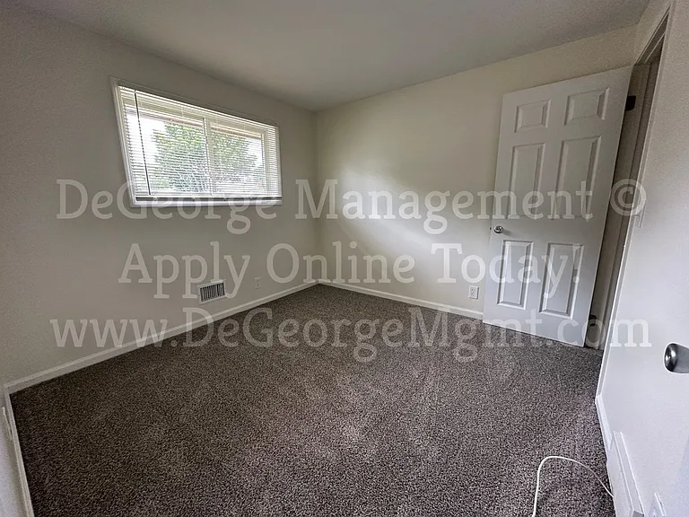 Bennington Townhomes — Photo 43